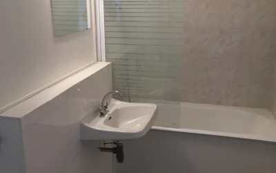 Rénovation salle de bain à Angers : peinture et décoration par ID Peinture
